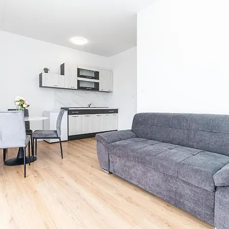 Appartamento In Kastel Kambelovac With Wifi *