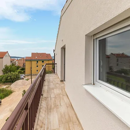 Appartamento In Kastel Kambelovac With Wifi